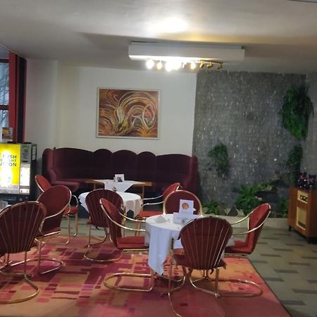 Hotel Apollo Valašské Meziříčí Bagian luar foto