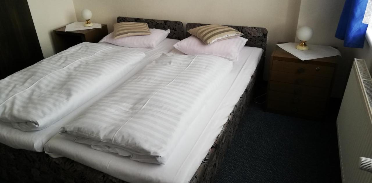 Hotel Apollo Valašské Meziříčí Bagian luar foto