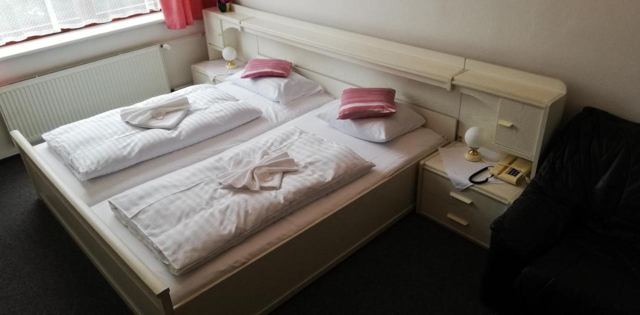 Hotel Apollo Valašské Meziříčí Bagian luar foto