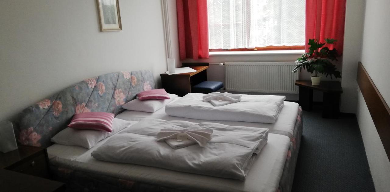 Hotel Apollo Valašské Meziříčí Bagian luar foto